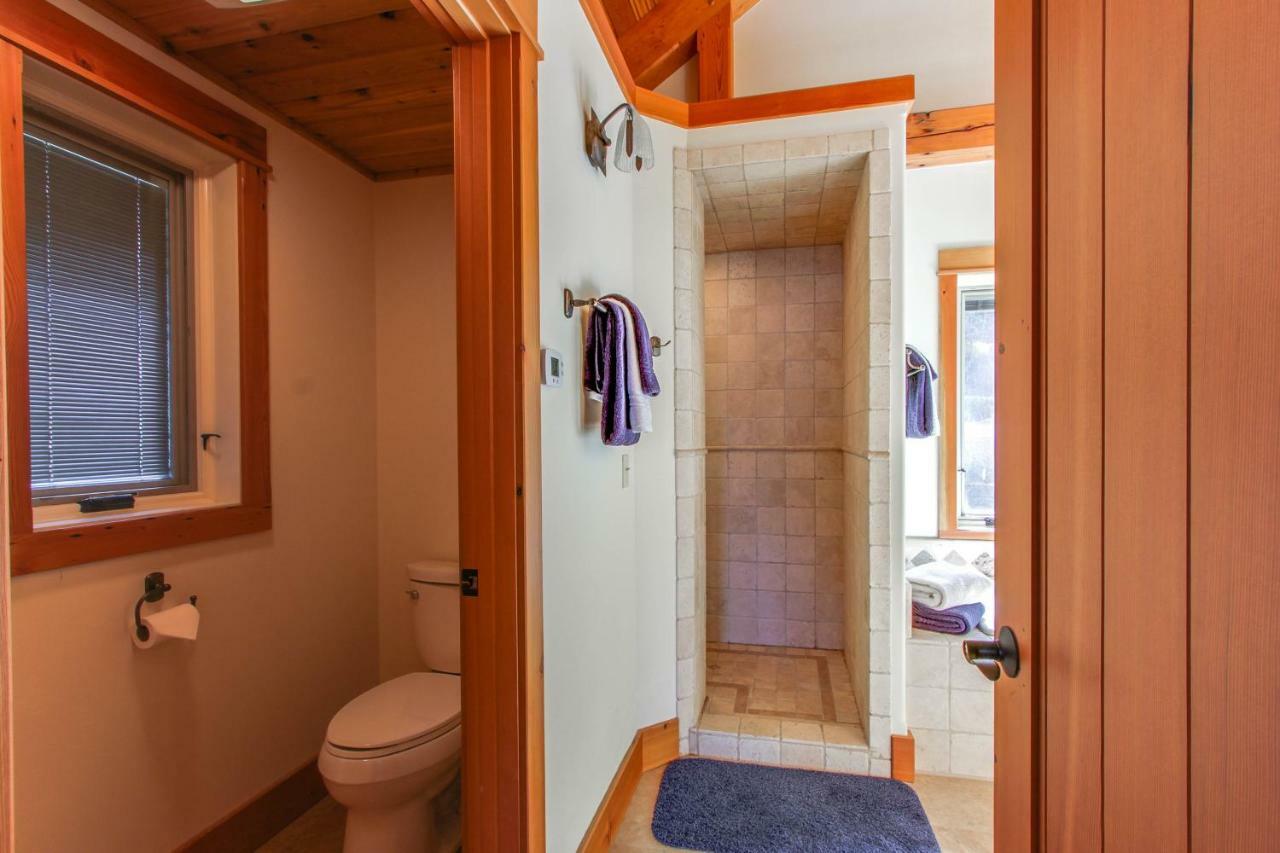 Bottle Bay Lakefront Lodge 桑德波因特 外观 照片
