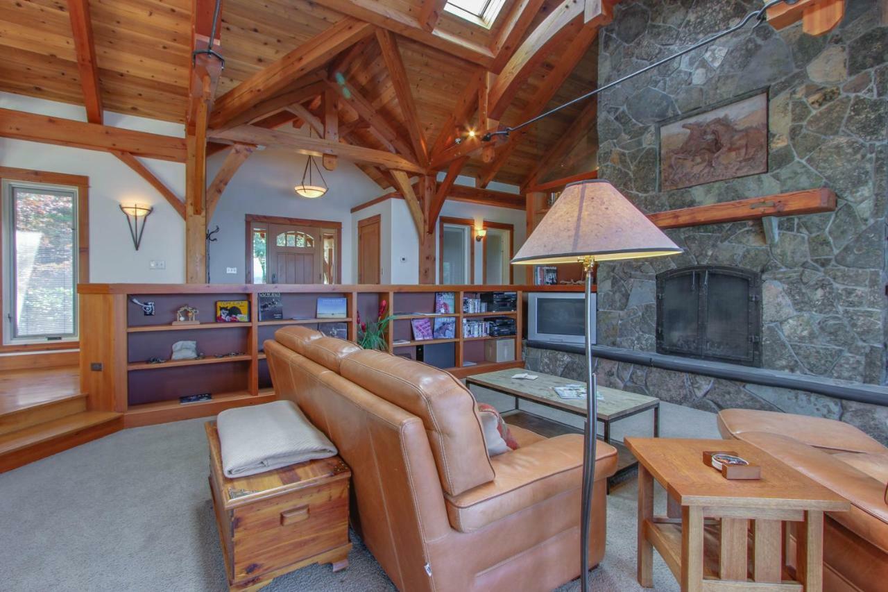 Bottle Bay Lakefront Lodge 桑德波因特 外观 照片