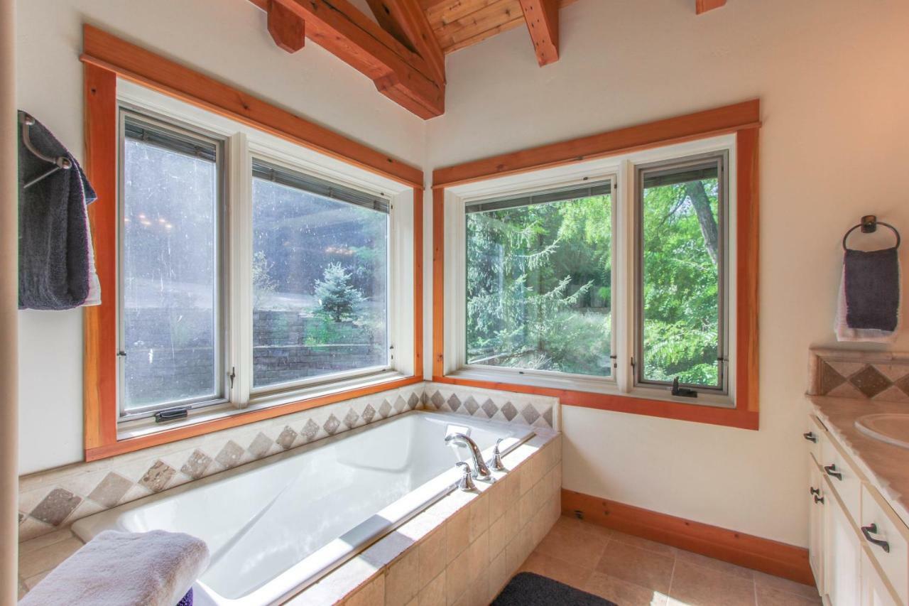 Bottle Bay Lakefront Lodge 桑德波因特 外观 照片